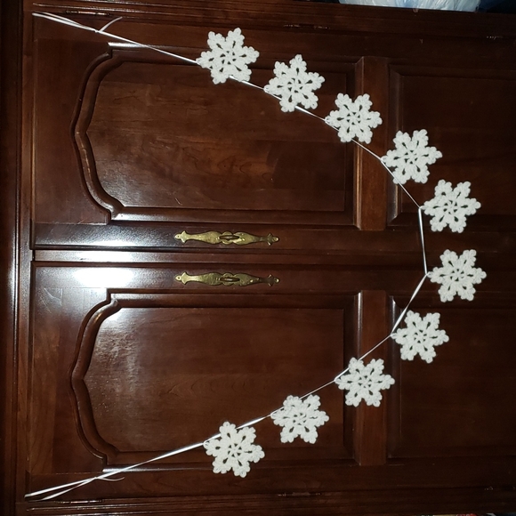 Snowflake Garland - Picture 1 of 4
